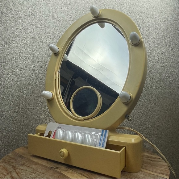 Vintage l 60s Femme-Lite Oval Hollywood Glamour Gal Pinup Lighted Vanity Mirror - Picture 2 of 14